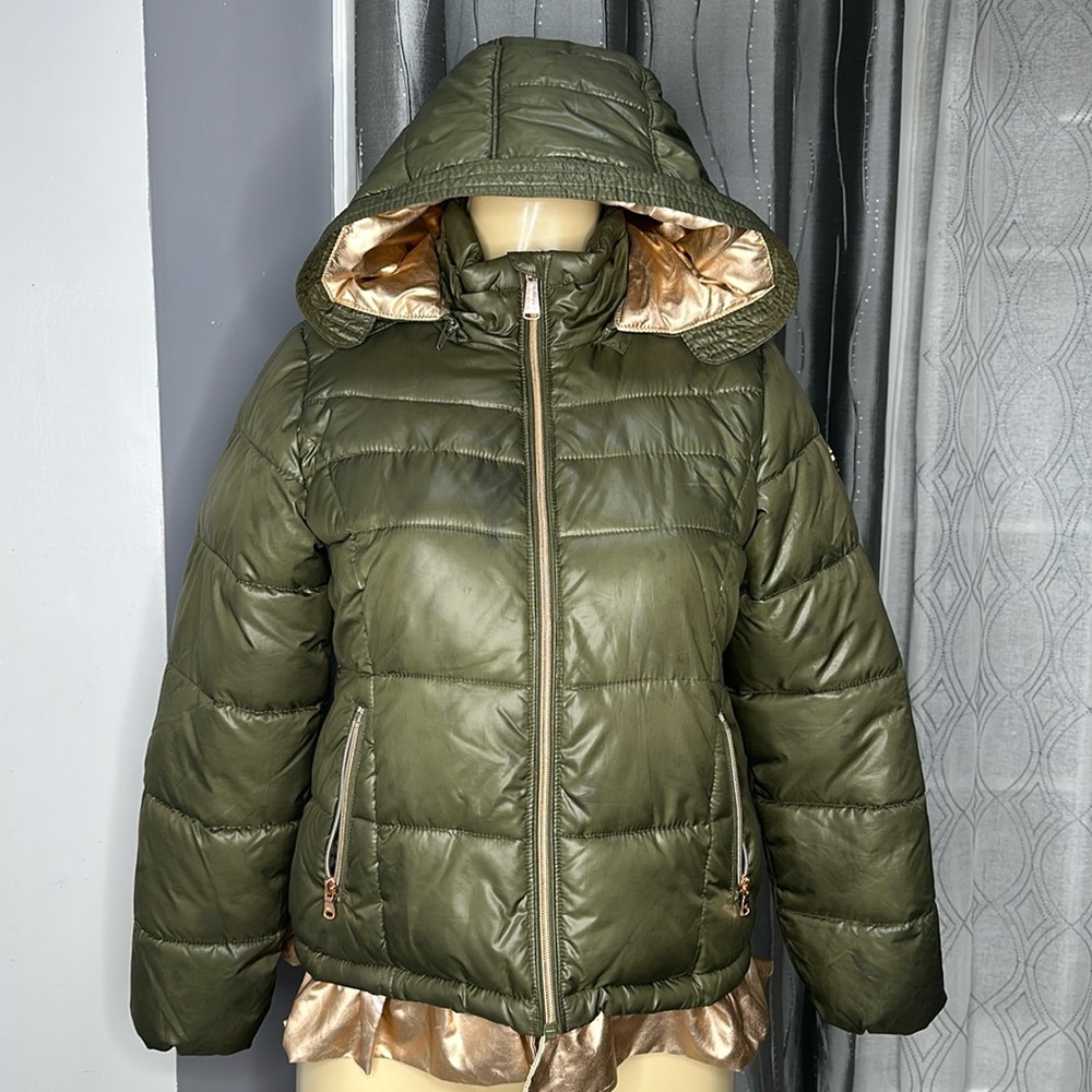 Michael Kors Youth Sz 14 Puffer Coat, Army Green and Gold 2 zipper pockets .